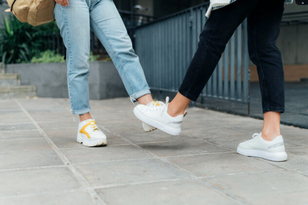 białe sneakersy damskie